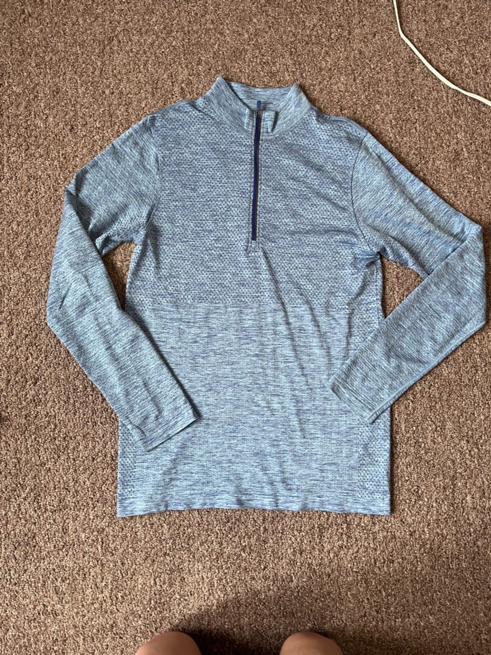 Lululemon 1/4 Zip Metal Vent size Small